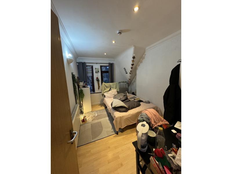 5 bed property in Marlborough Road, Cardiff